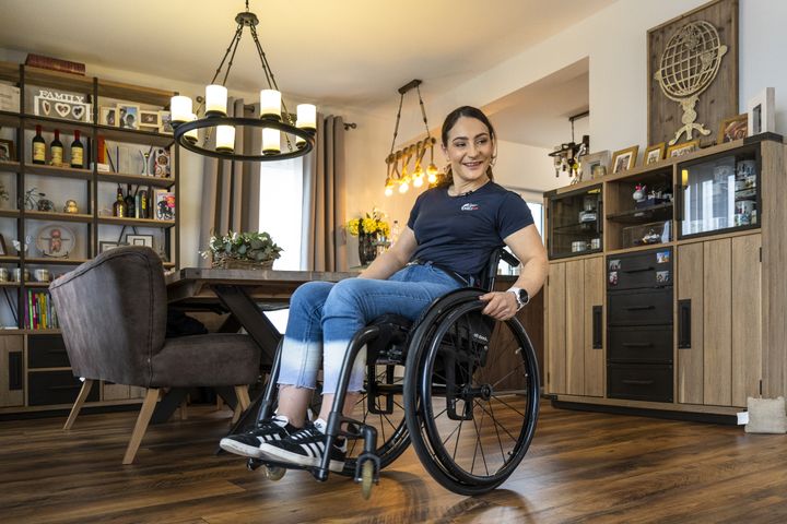 Hero image: WINGS FOR LIFE WORLD RUN BOTSCHAFTERIN KRISTINA VOGEL IM VIDEO: WIE MAN IM ROLLSTUHL DEN ALLTAG MEISTERT