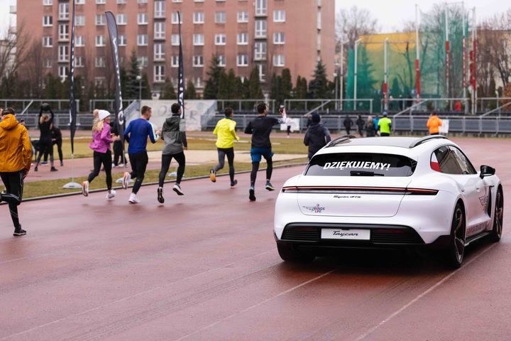 Hero image: Samochód Pościgowy Wings for Life World Run pojawił się w Warszawie