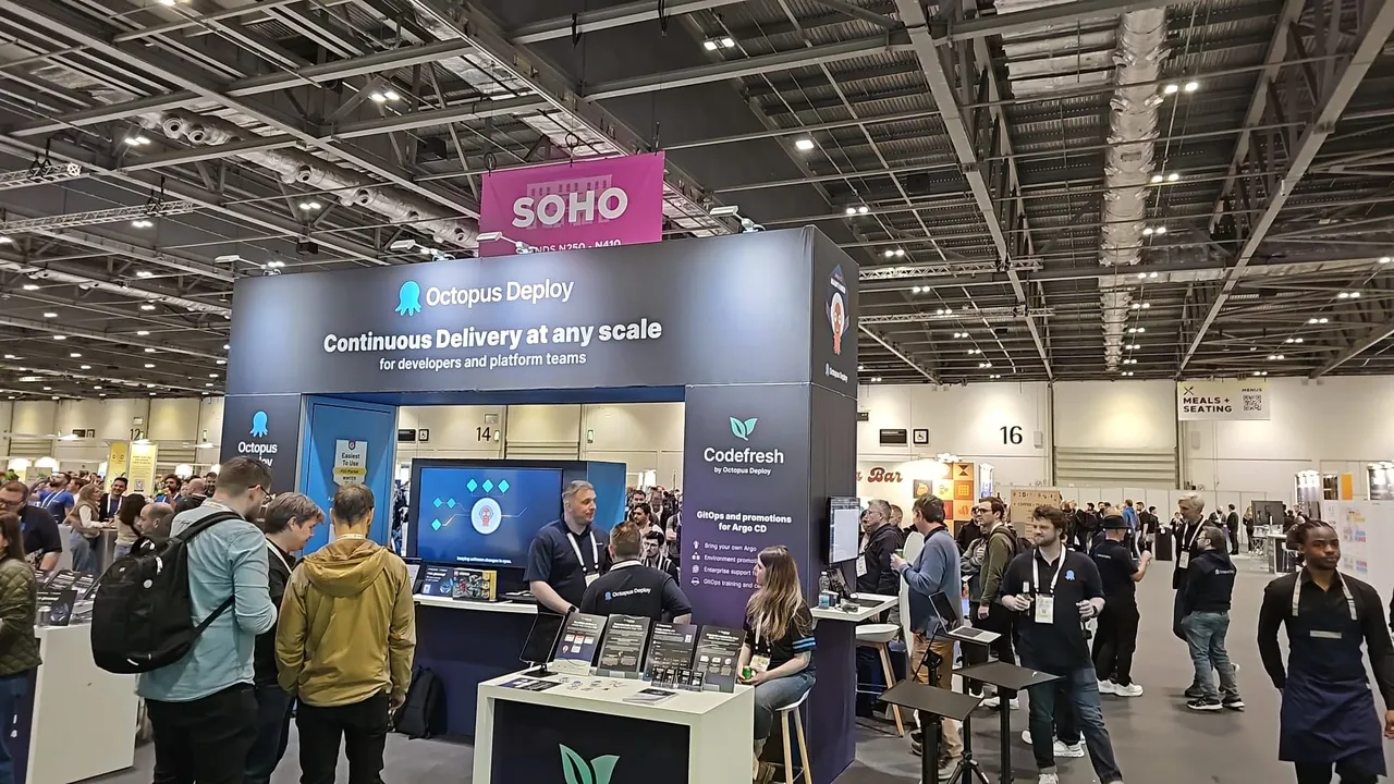 vijf developers in Londen, kubecon