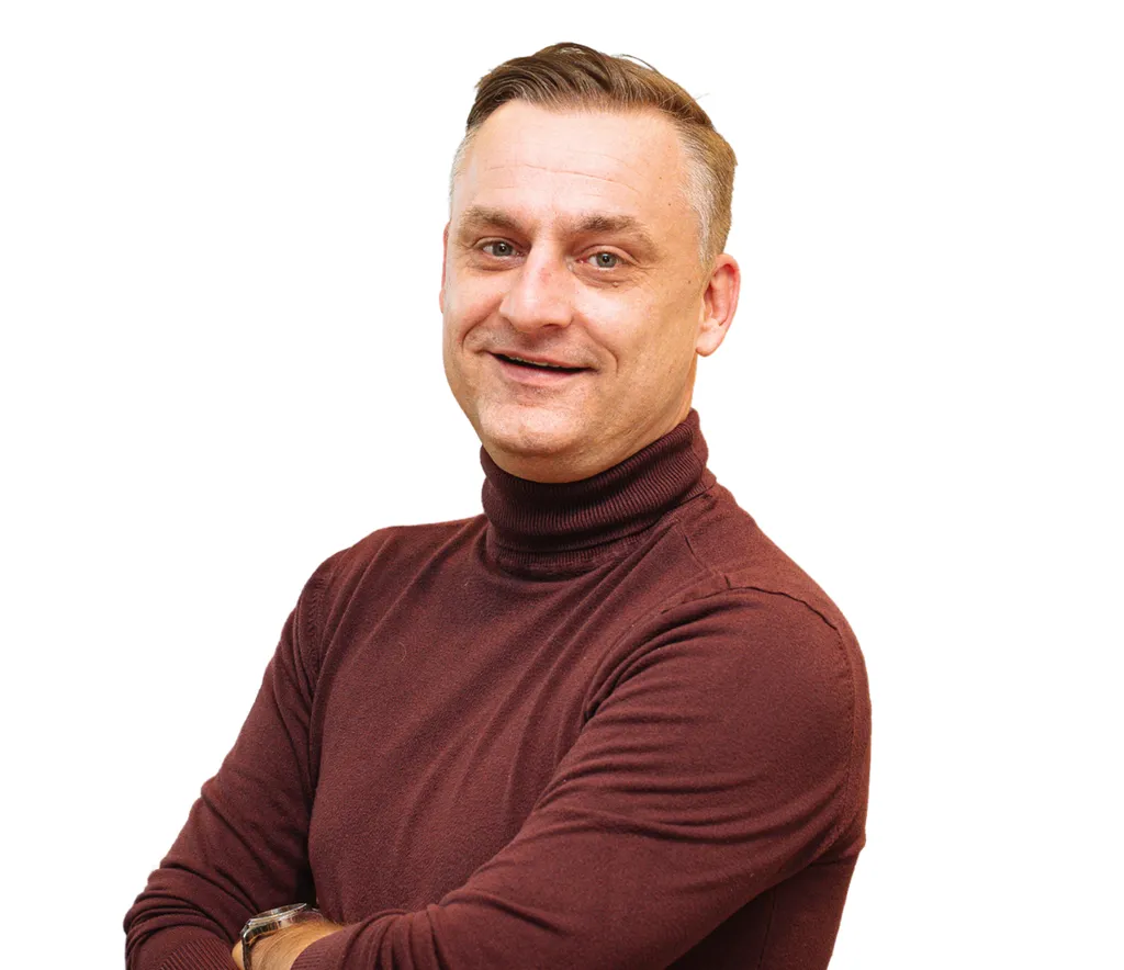 Headshot of Kenneth with white background