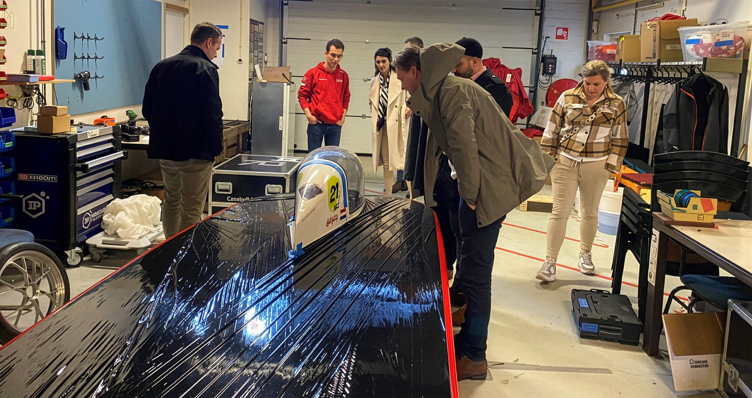 4People op bezoek bij Solar Team Twente