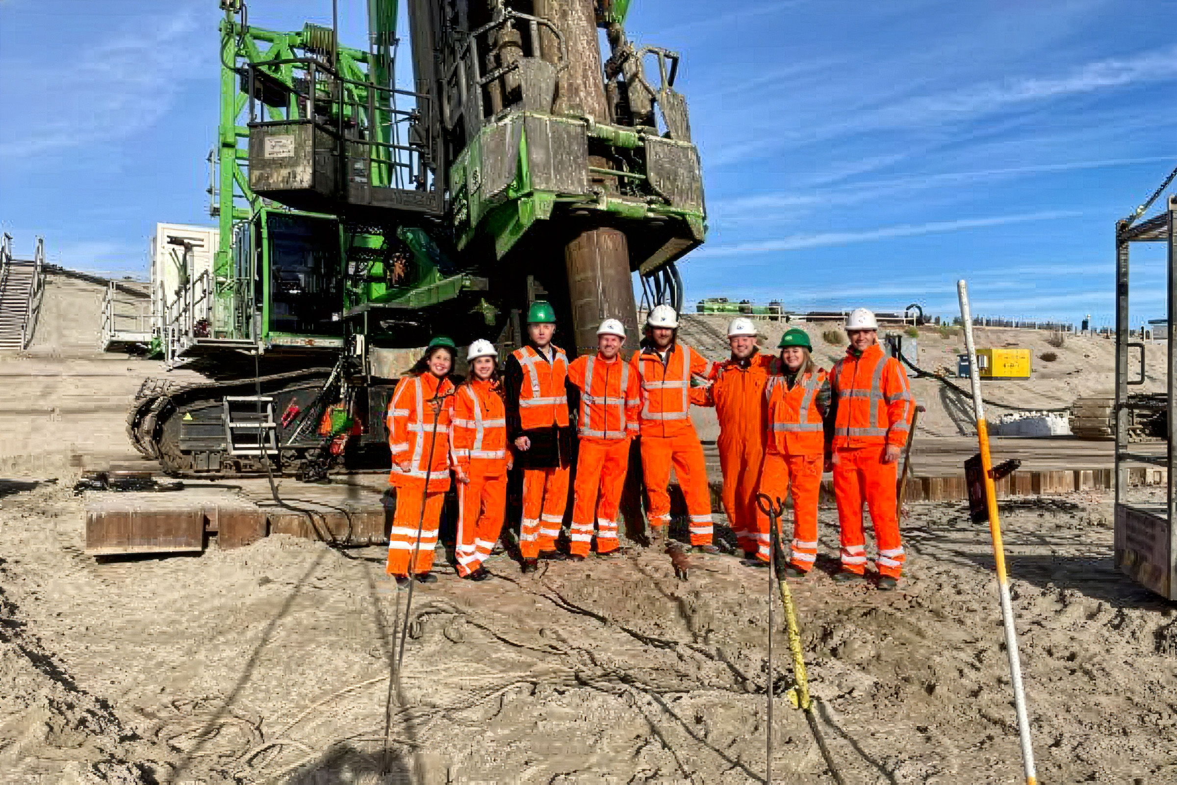 Kademuren bouwen op de Maasvlakte