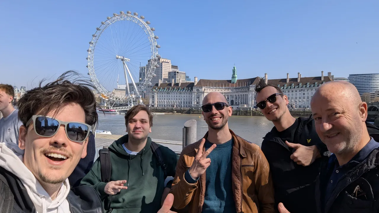 vijf developers in Londen, kubecon