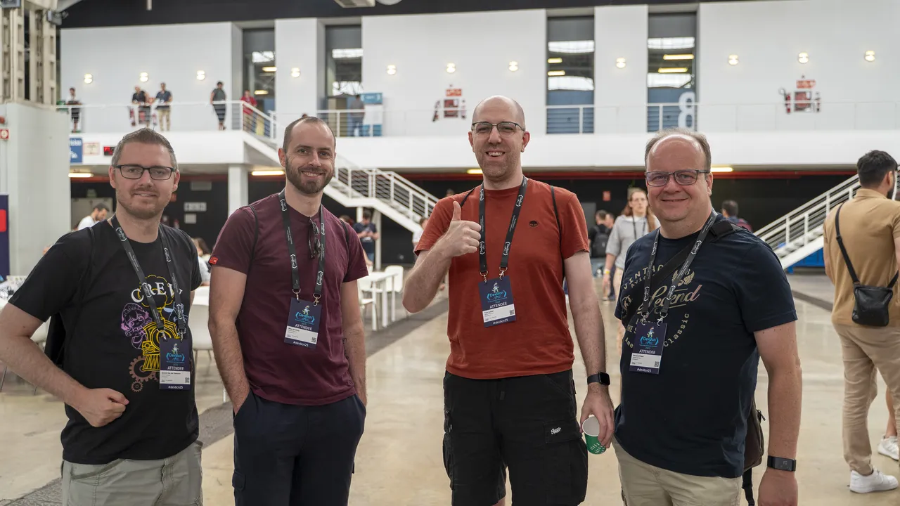 Vier mannen op een foto