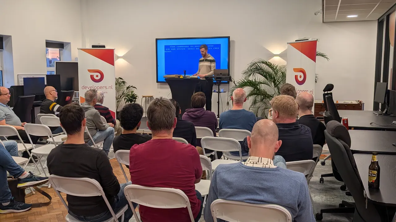 Kamer vol consultants tijdens een Technight