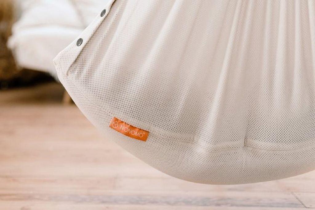 closeup of the ergonomic curve of the hammock