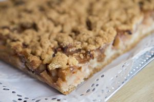 Een versgebakken appeltaart van dichtbij