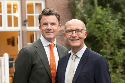 Een portretfoto van Douwe van Riet, lid raad van bestuur, samen met bestuursvoorzitter Ronald Schmidt van Cordaan.