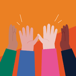 Vier armen van vier verschillende personen zijn in de lucht gestoken en geven een high-five