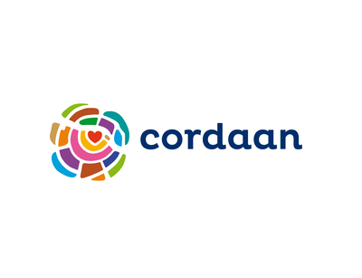 Kleurrijk logo gebaseerd op de kaart van Amsterdam en in het midden een hart, daarnaast het woord "cordaan" in blauwe letters op een witte achtergrond.