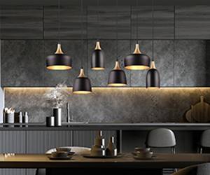 Candeeiros pretos e dourados