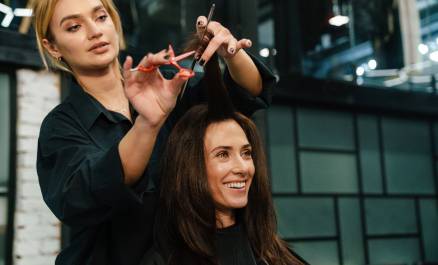 Illumination of the dyeing and cutting area