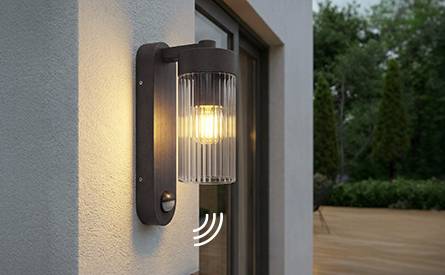 Стенни лампи със сензор