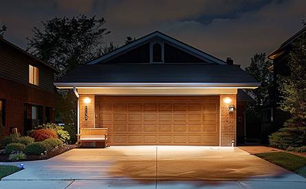 Einfahrt und Garage