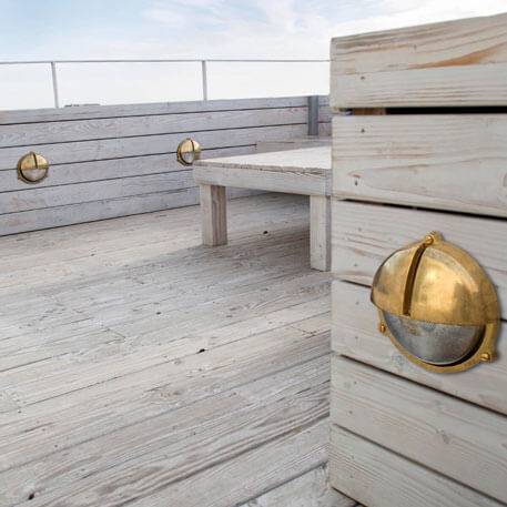 Zelta āra sienas lampas