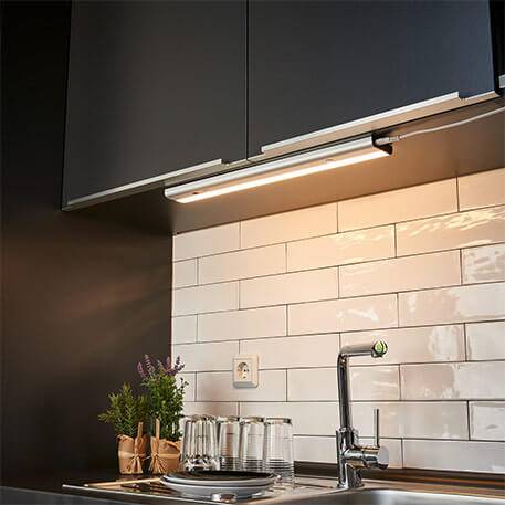 Devin lampă LED sub mobilă cu senzor comuare