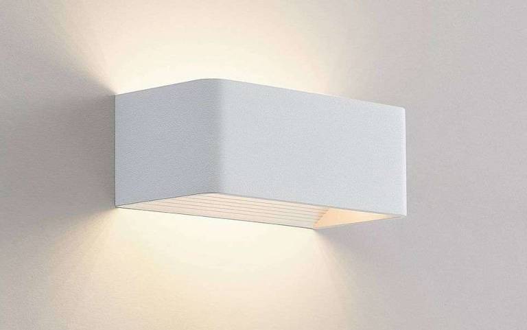 гастрономическо осветление с pantone cloud dancer