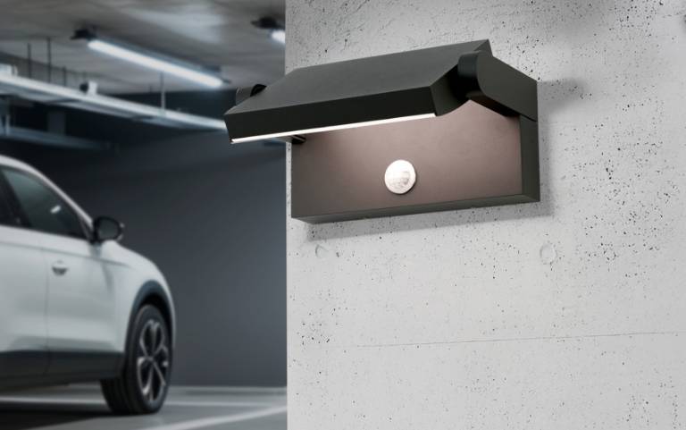 Swivelling car park lighting