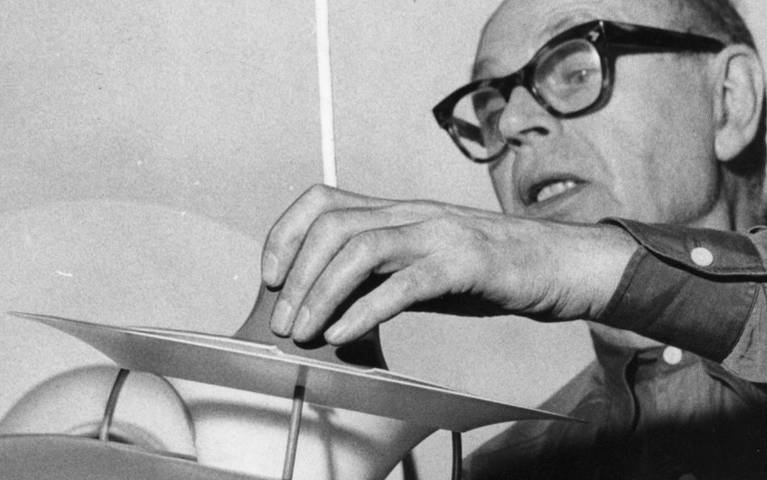 Poul Henningsen