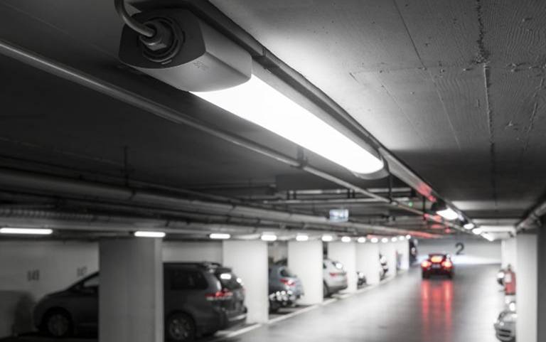 Aparcamiento subterráneo vigilado