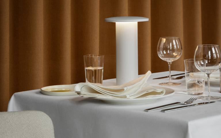 гастрономическо осветление с pantone cloud dancer