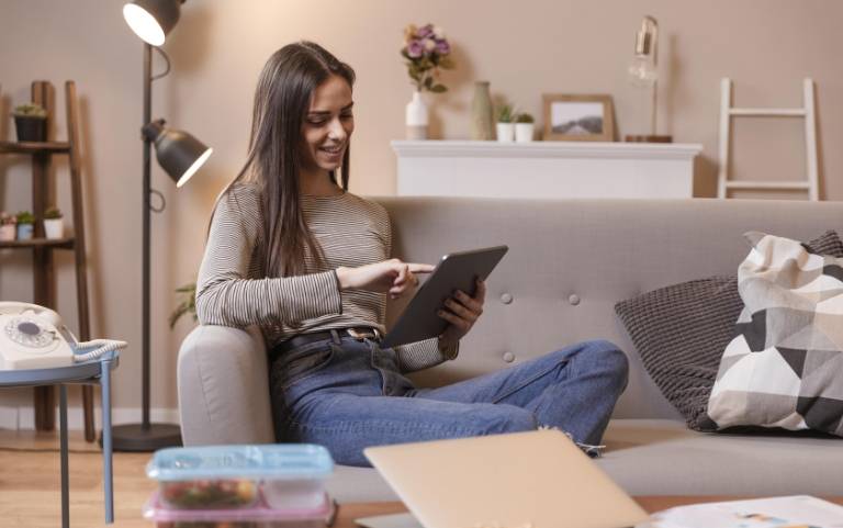 Moteris su "iPad