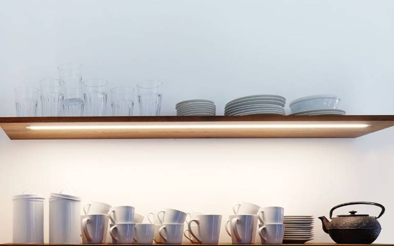 Hylle- og vitrinebelysning