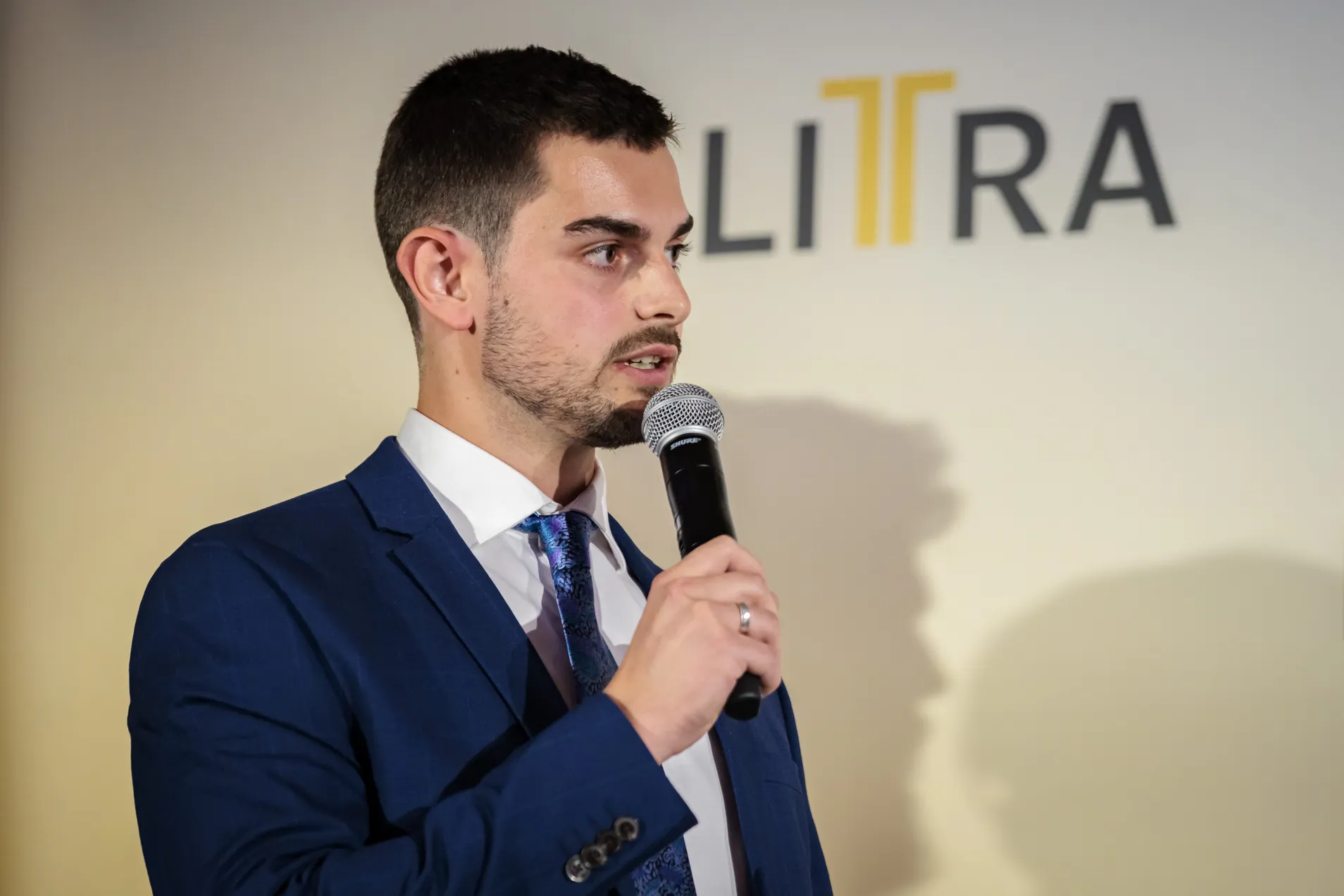Dans son travail de bachelor à la ZHAW, le lauréat Livio Andina se demande si un outil numérique permettrait de mieux planifier et regrouper les travaux d’entretien. © LITRA