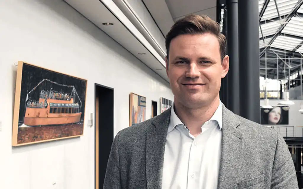 Ludwig Eggersdorfer im Gebäude der KGAL GmbH