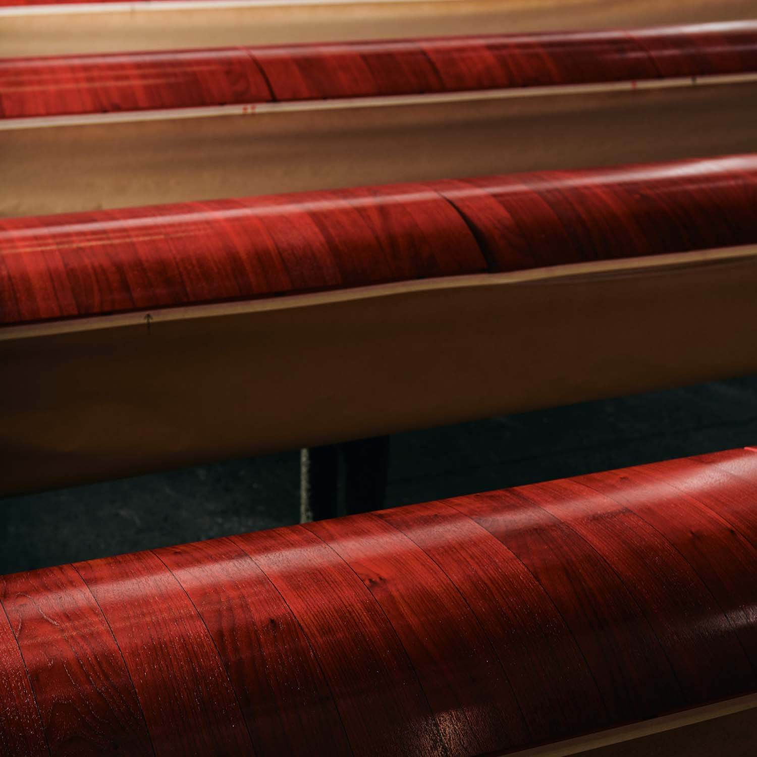 Captivating image highlighting the exquisite Red Wood finish of the Sonus faber Serafino G2 speakers.