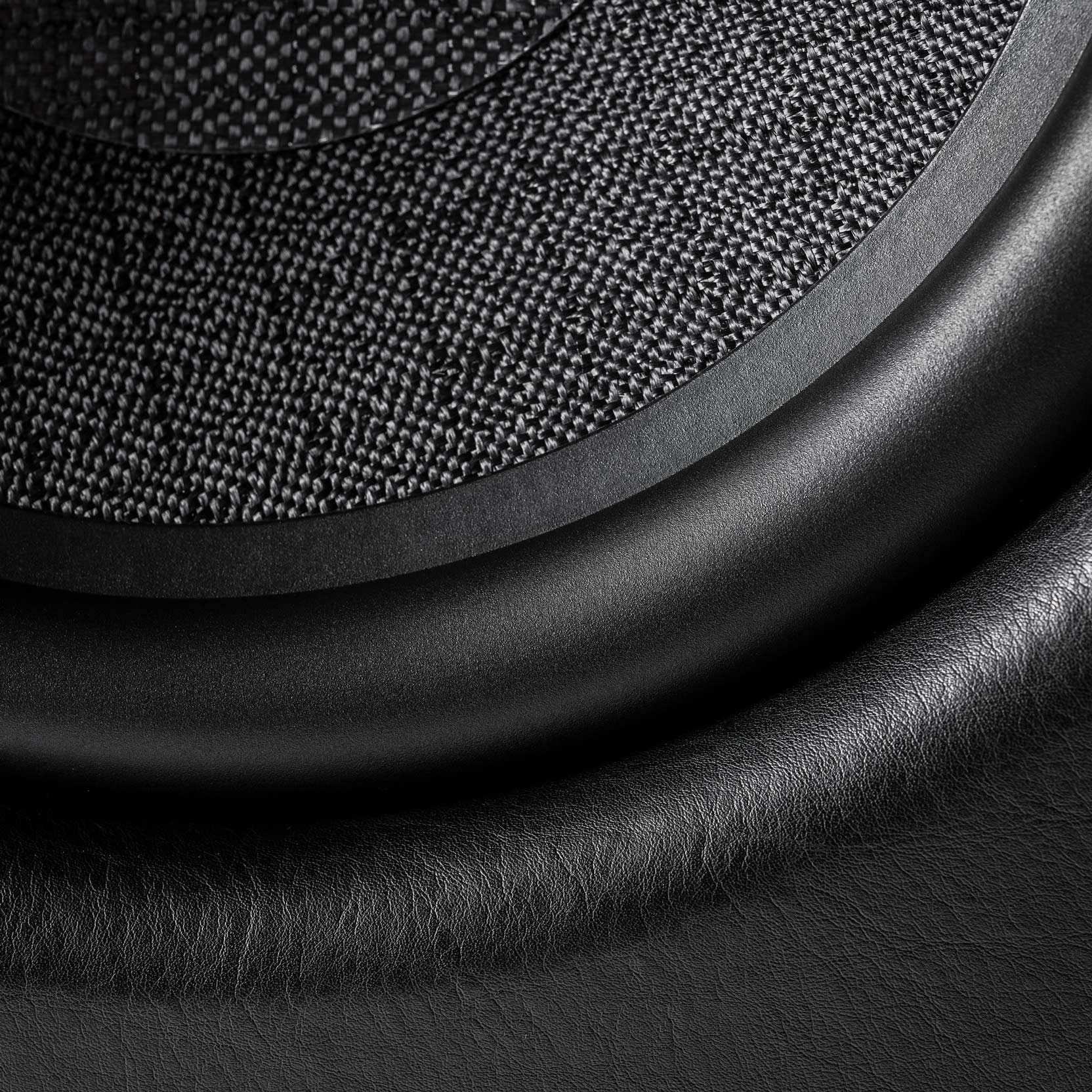 Gravis VI Specs Highlights