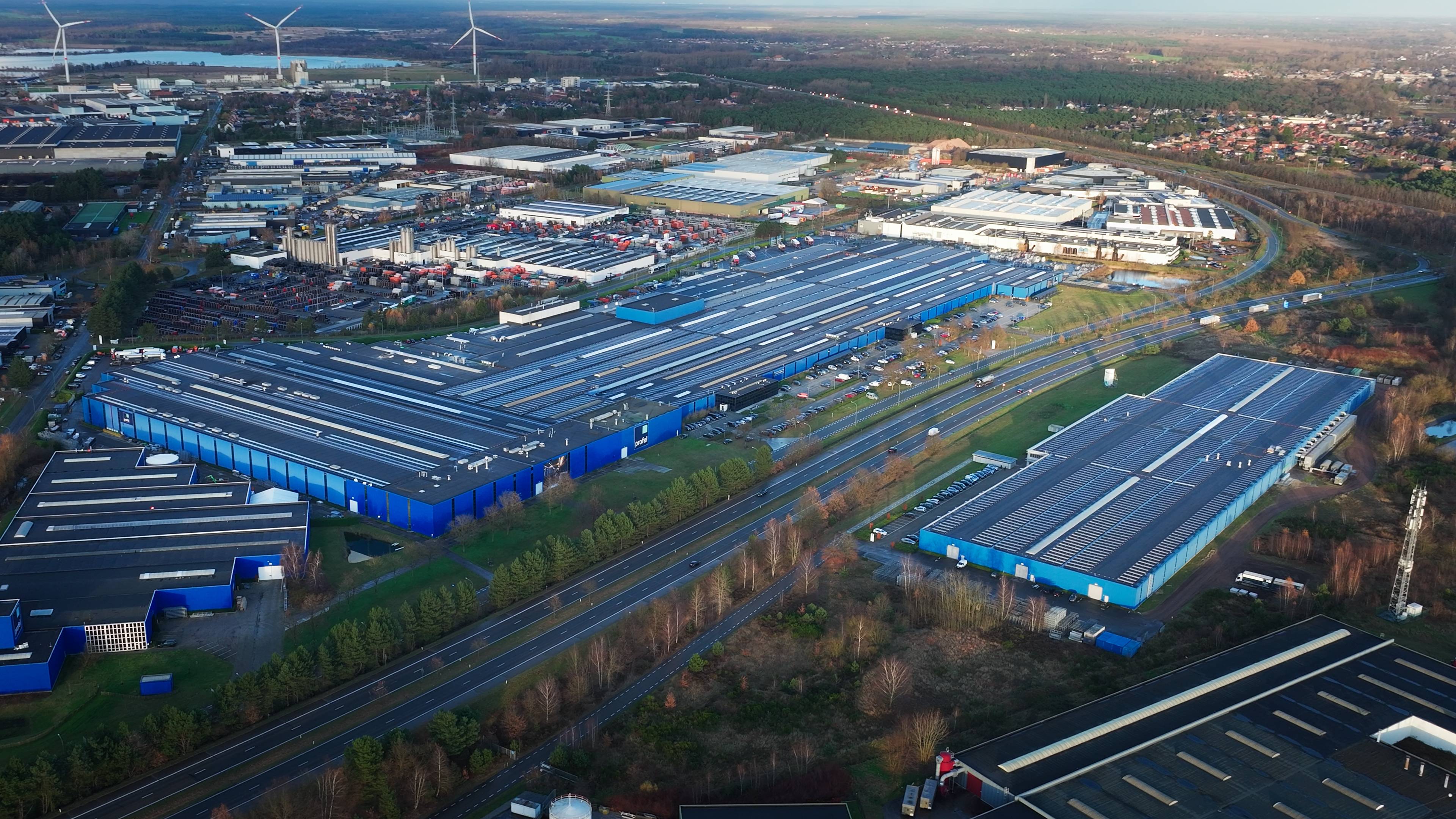 Profel productie fabriek luchtfoto zonnepanelen