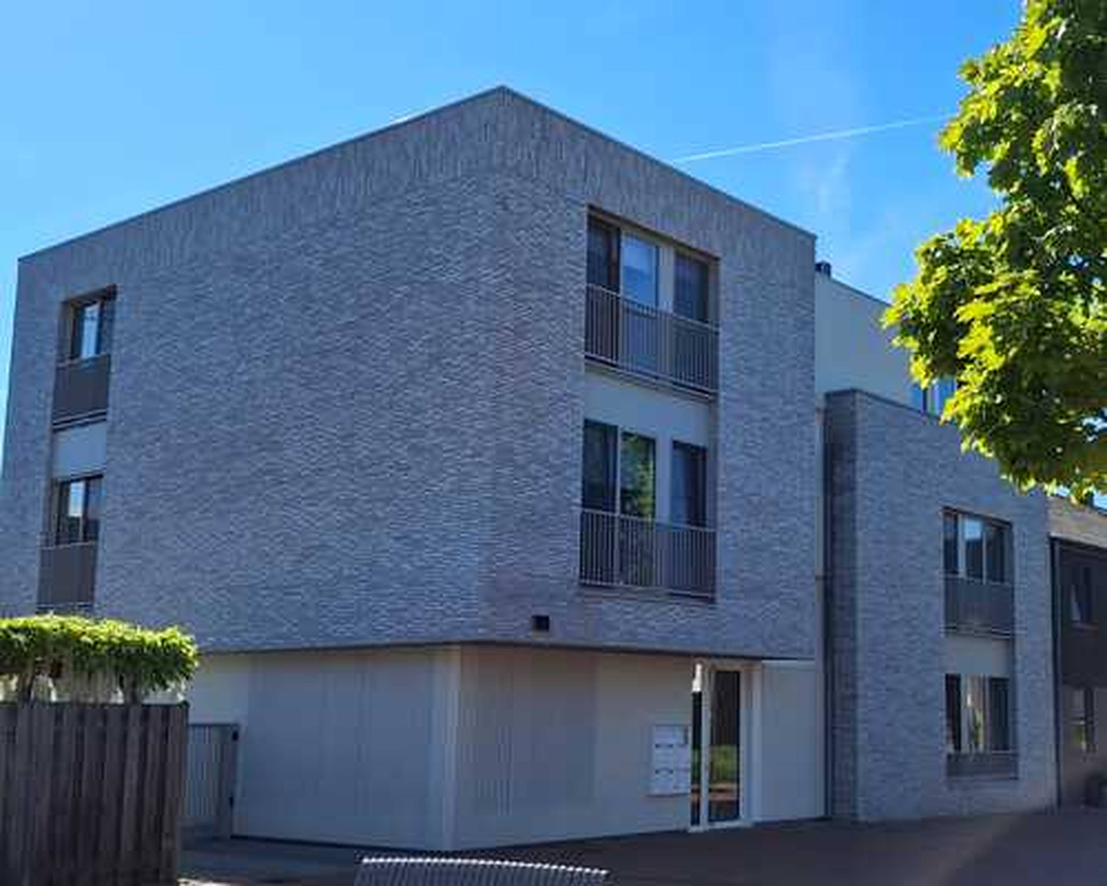 Modern appartementsgebouw met aluminium ramen van Profel | Profel als betrouwbare partner voor aannemers