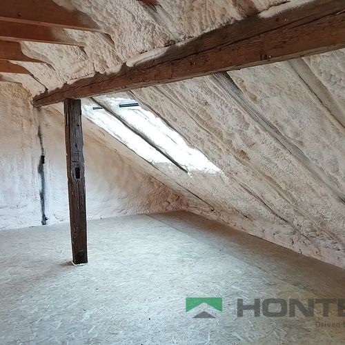 Zateplujeme nejrůznější typy objektů - auta, vrata, psí boudy a další - prakticky na cokoli ukážete.