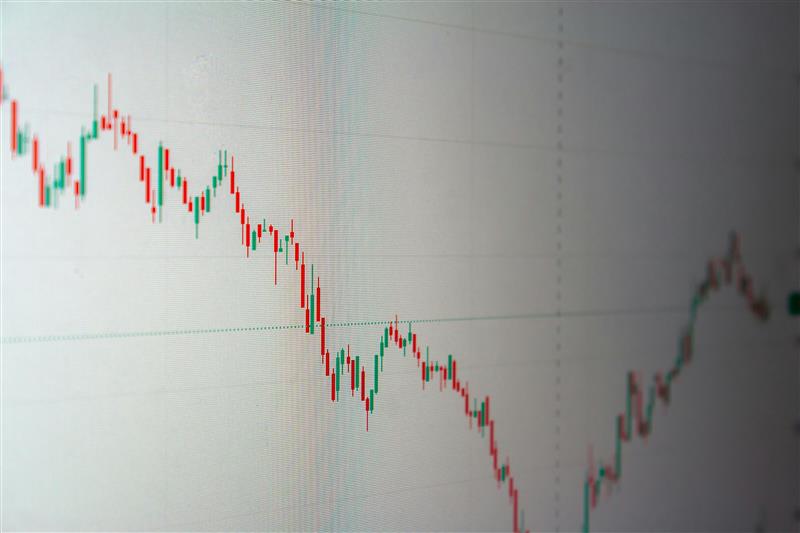 A red and green graph pointing down is depicted.