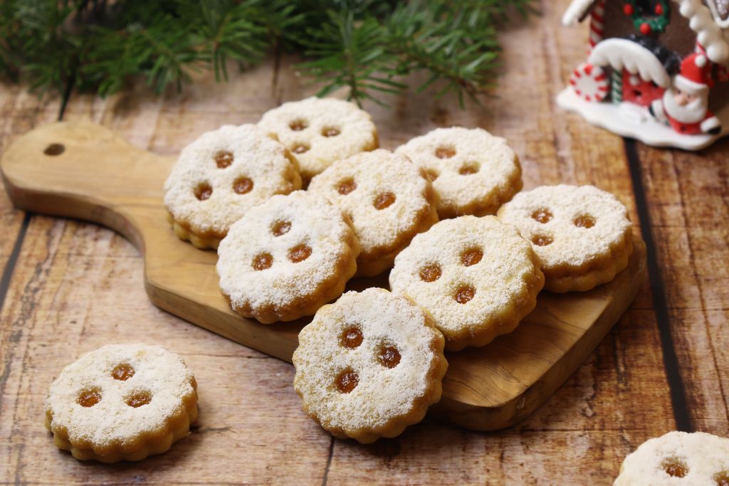 Linzer Augen auf einem Brett