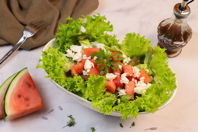 Sommerlicher Melonensalat Sommerlicher Melonensalat in einer Schüssel
