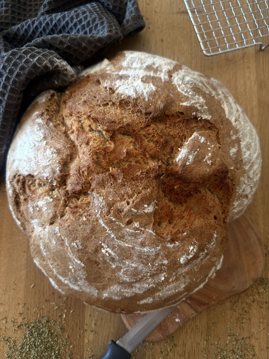 Buttermilchbrot mit Tuch