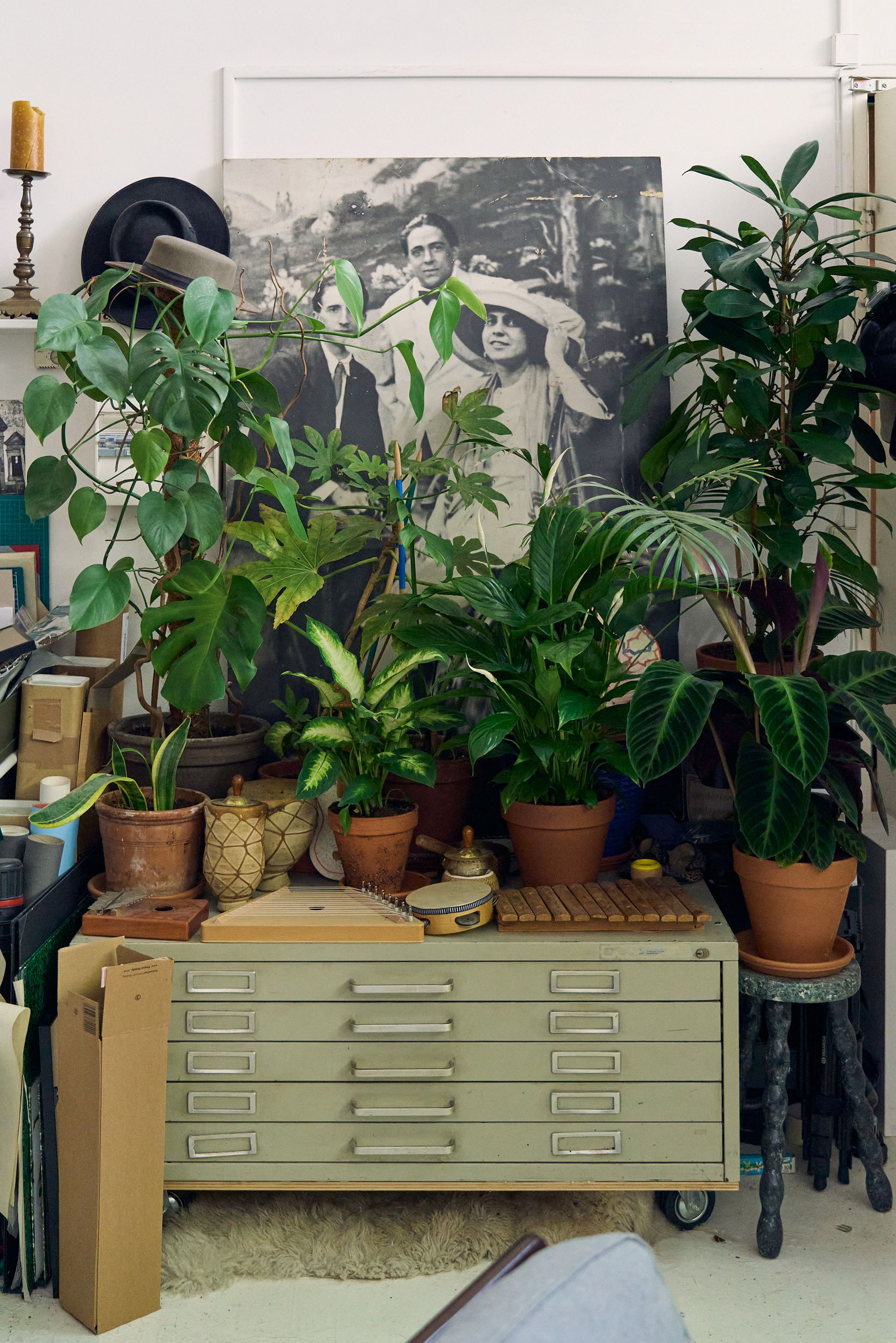 CHEZ LIA ROCHAS-PARIS 29