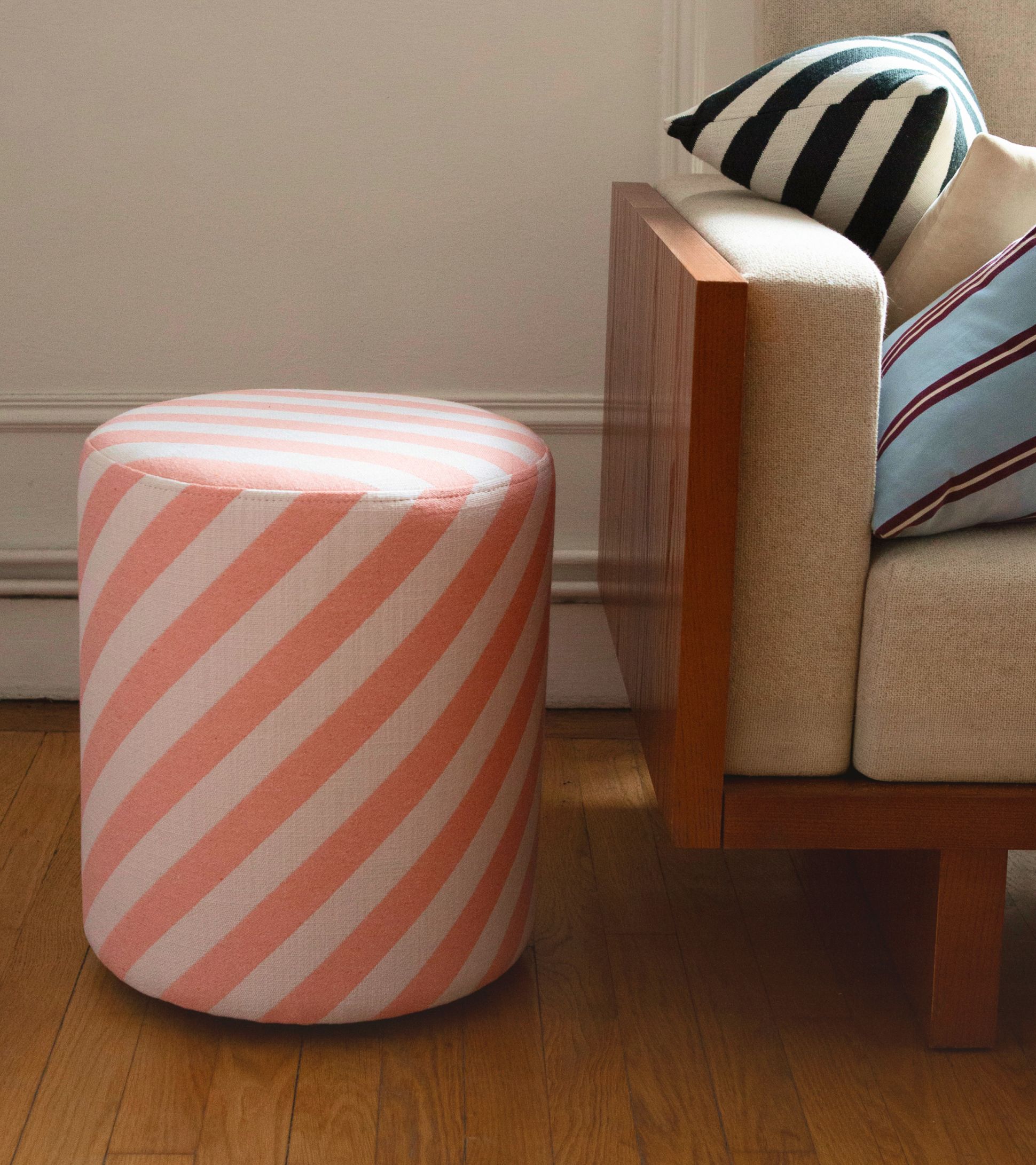 Pouf mobile rayé rose