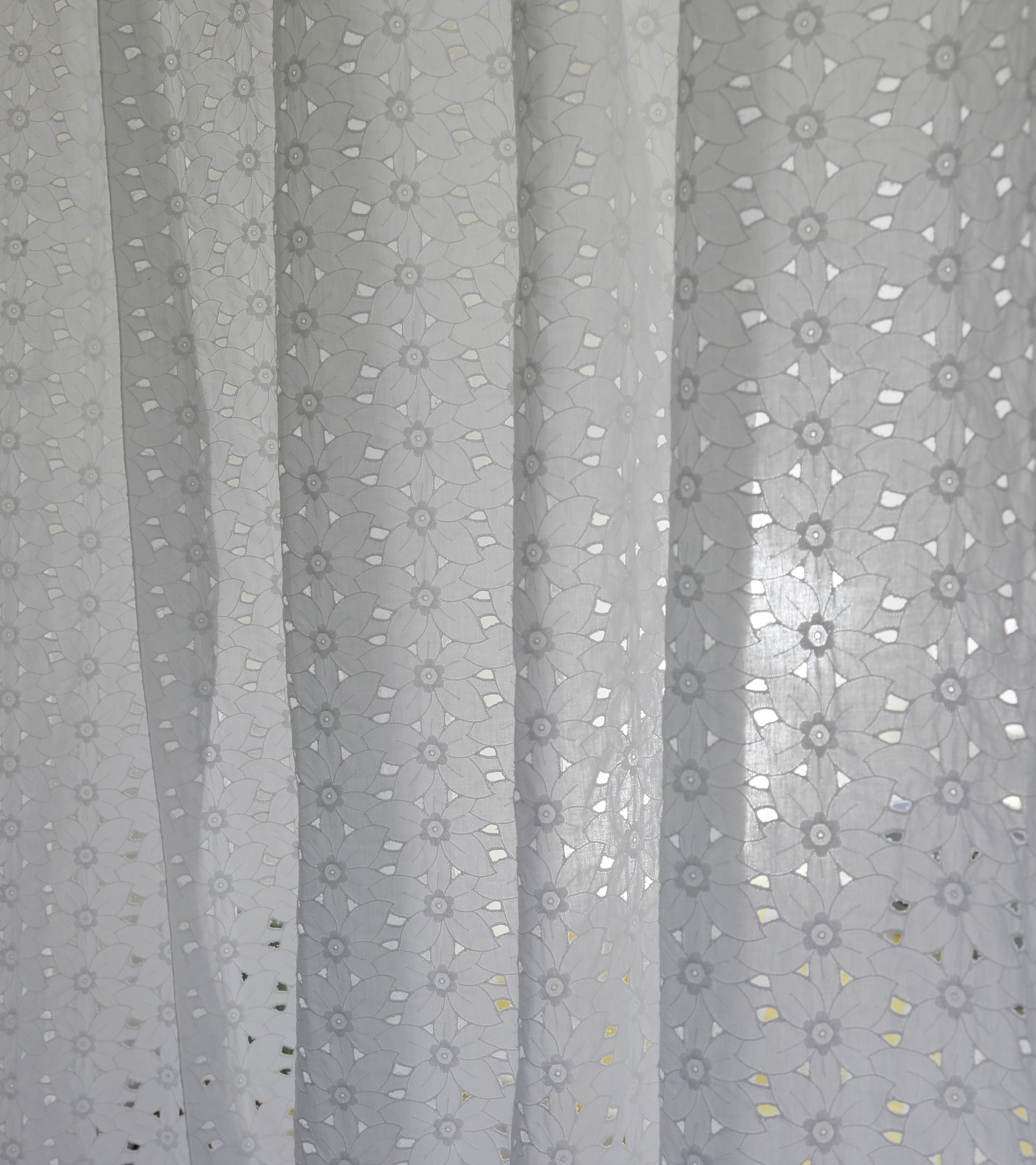 broderie_anglaise_rideau_volo