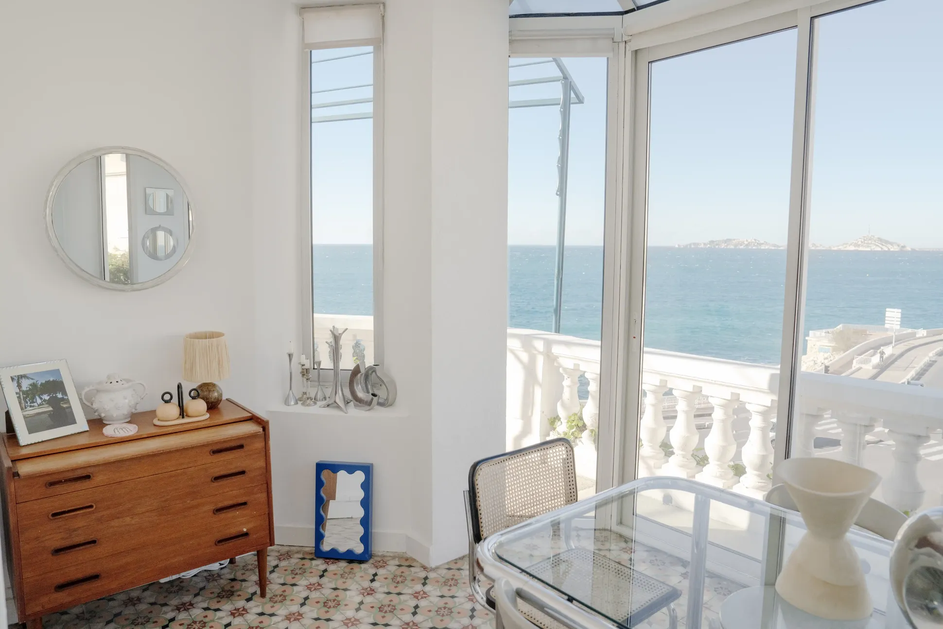 À Marseille, chez Ananda Danielfy et Matthieu Dru; maison avec vue