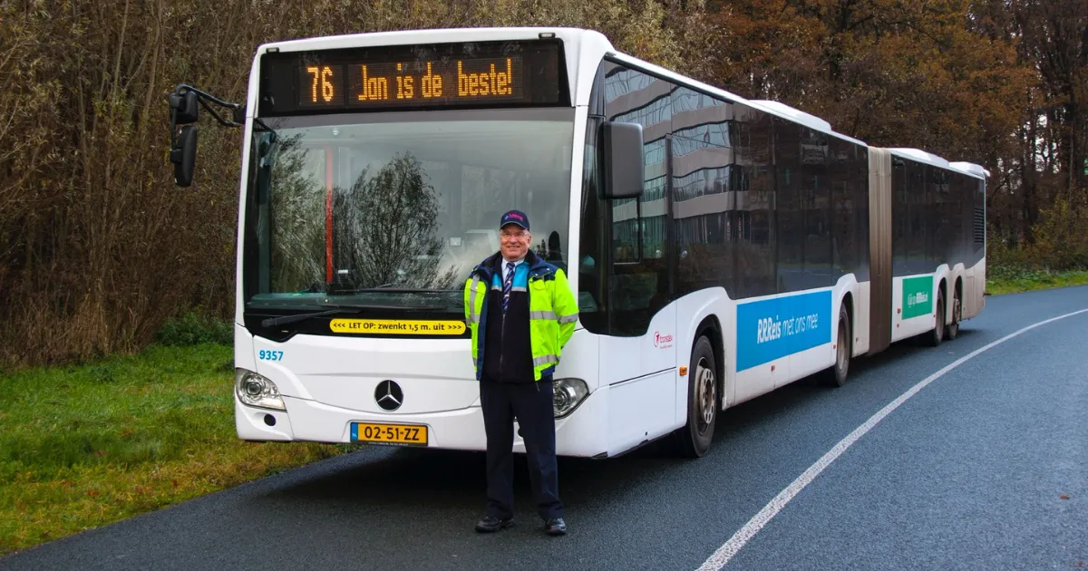 Een leven op de bus: Jan (71) rijdt nog steeds - Consolid