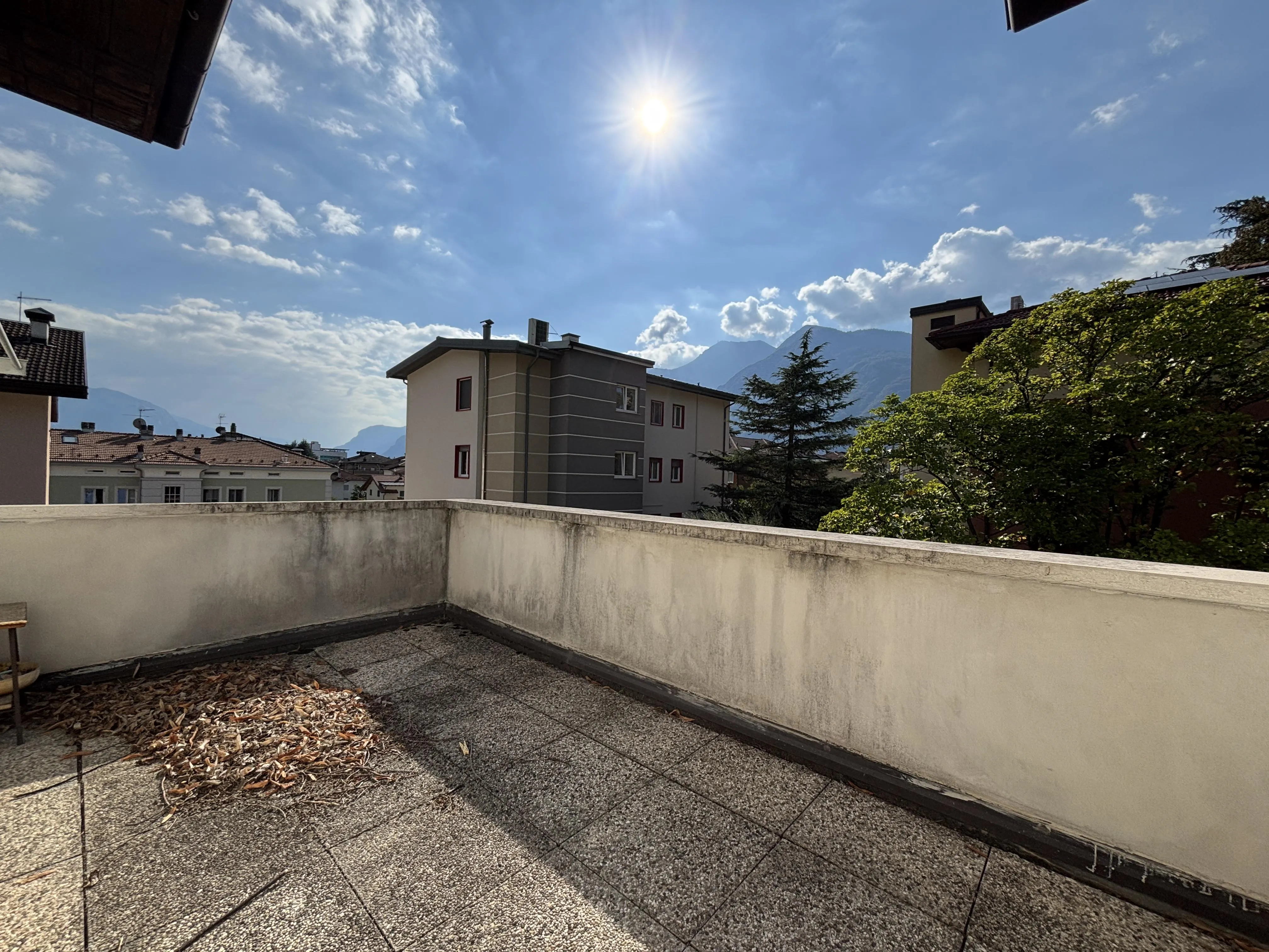 Abitazione indipendente cielo-terra con ampio giardino privato in Bolghera - immagine 18