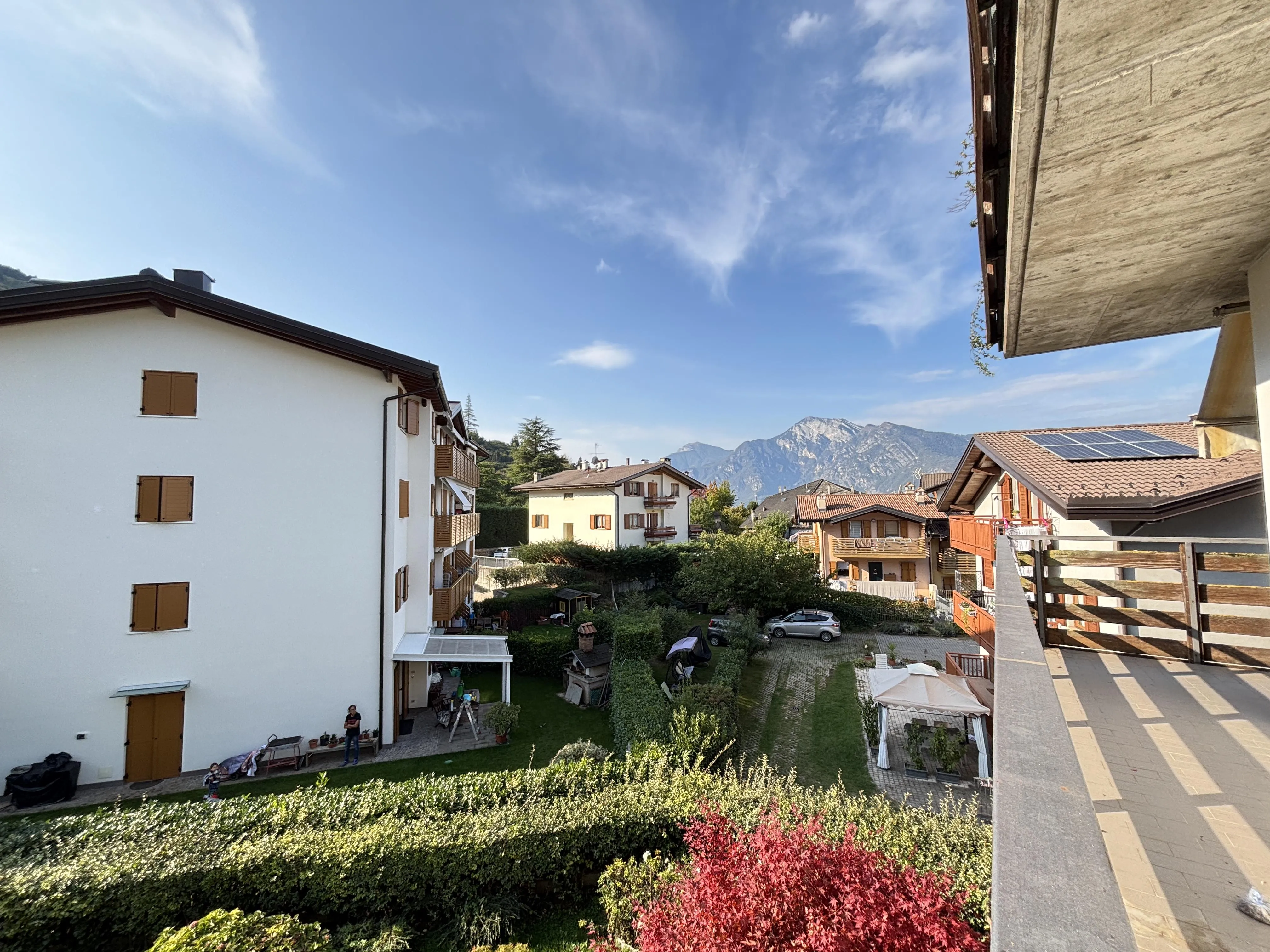 Ampio appartamento con tre camere, due bagni e garage - immagine 10