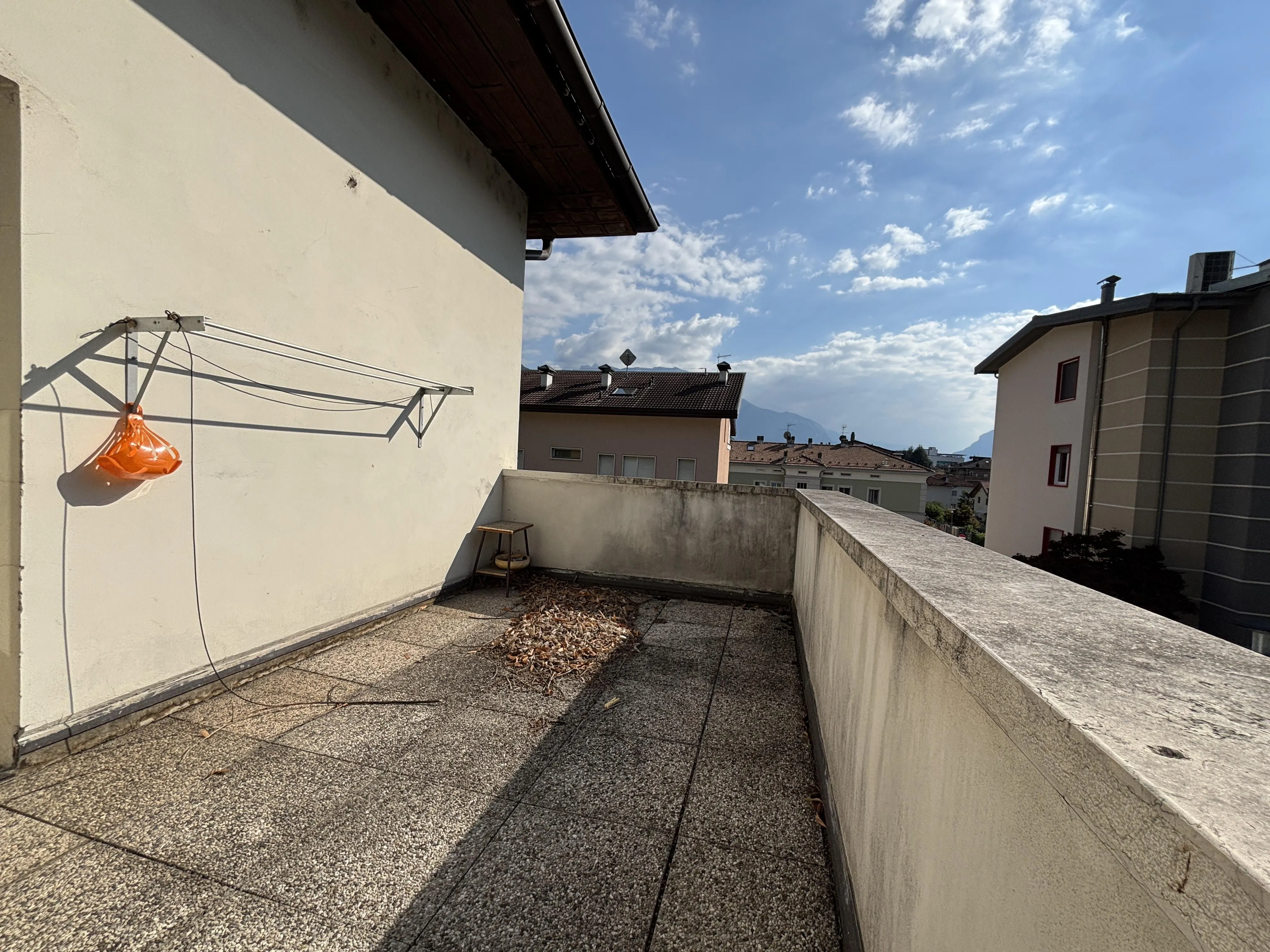 Abitazione indipendente cielo-terra con ampio giardino privato in Bolghera - immagine 17