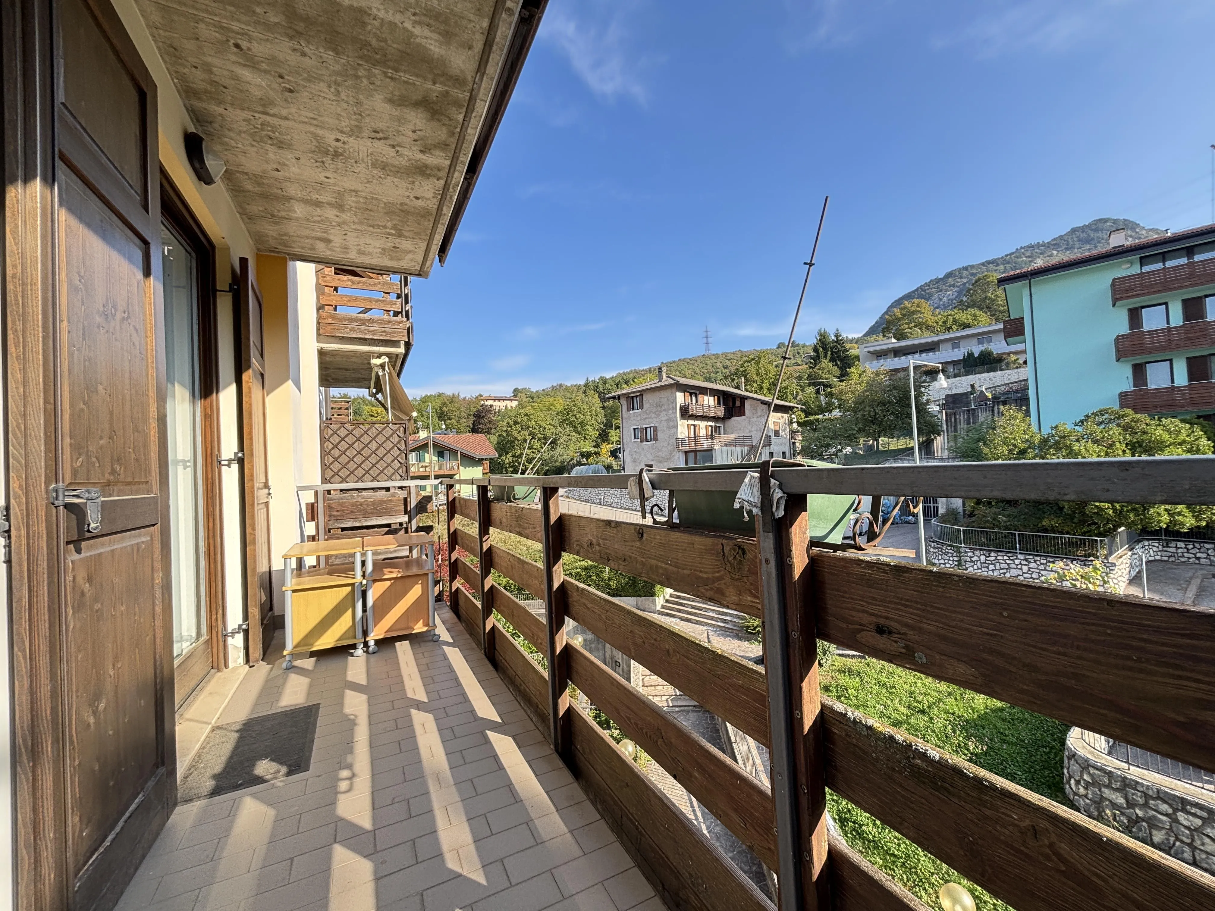 Ampio appartamento con tre camere, due bagni e garage - immagine 23