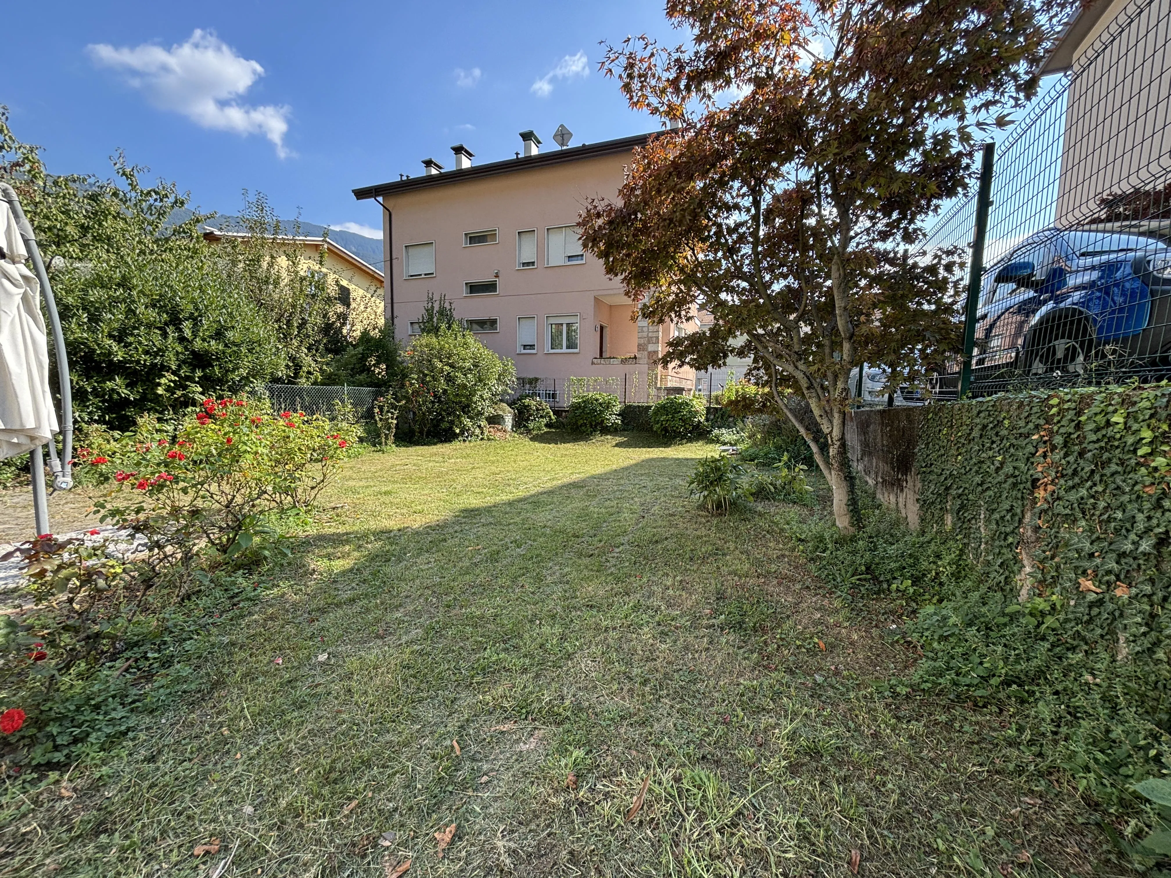 Abitazione indipendente cielo-terra con ampio giardino privato in Bolghera - immagine 4