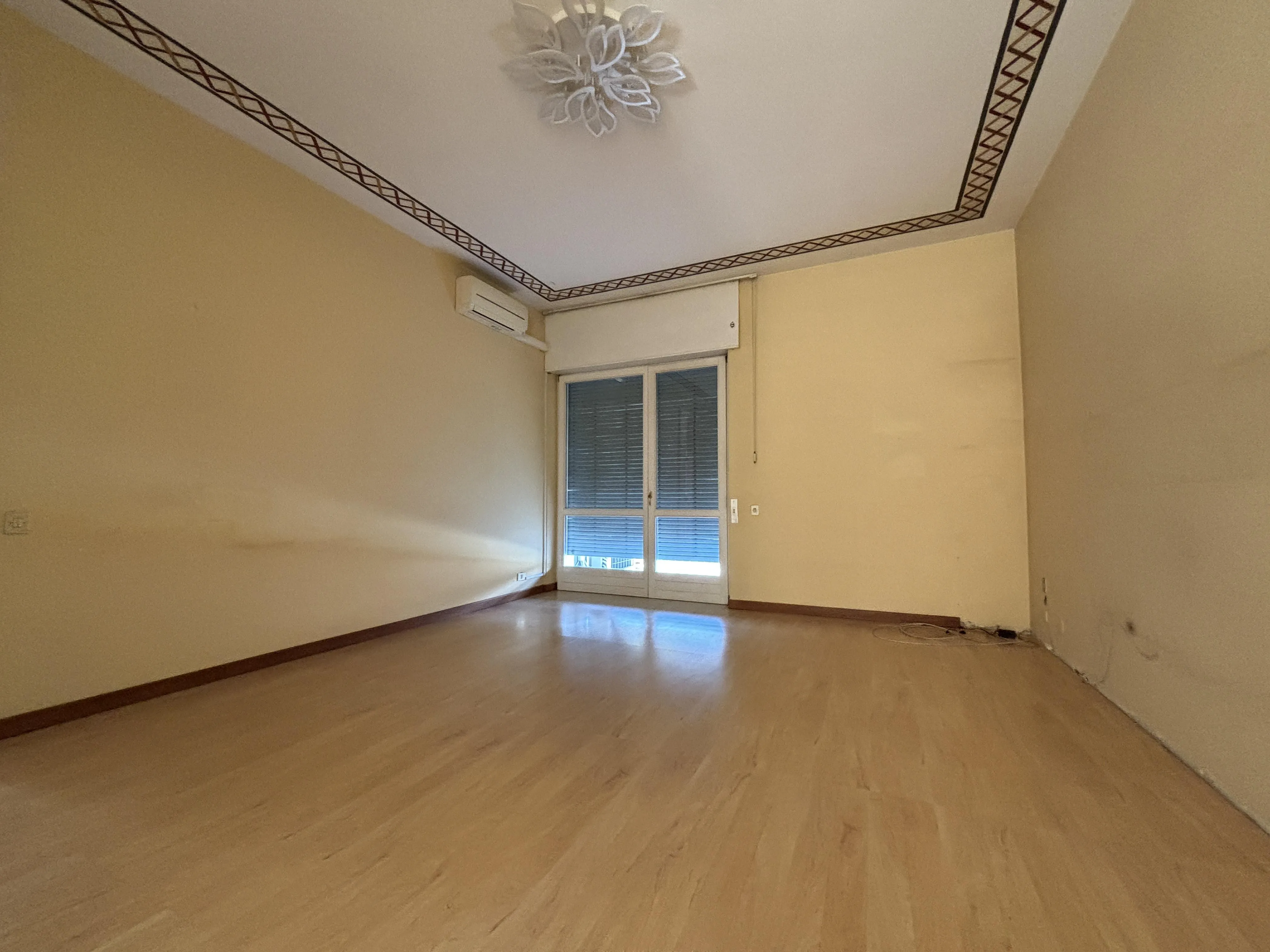 Prestigioso appartamento con terrazza, garage e posto auto a San Camillo - immagine 9