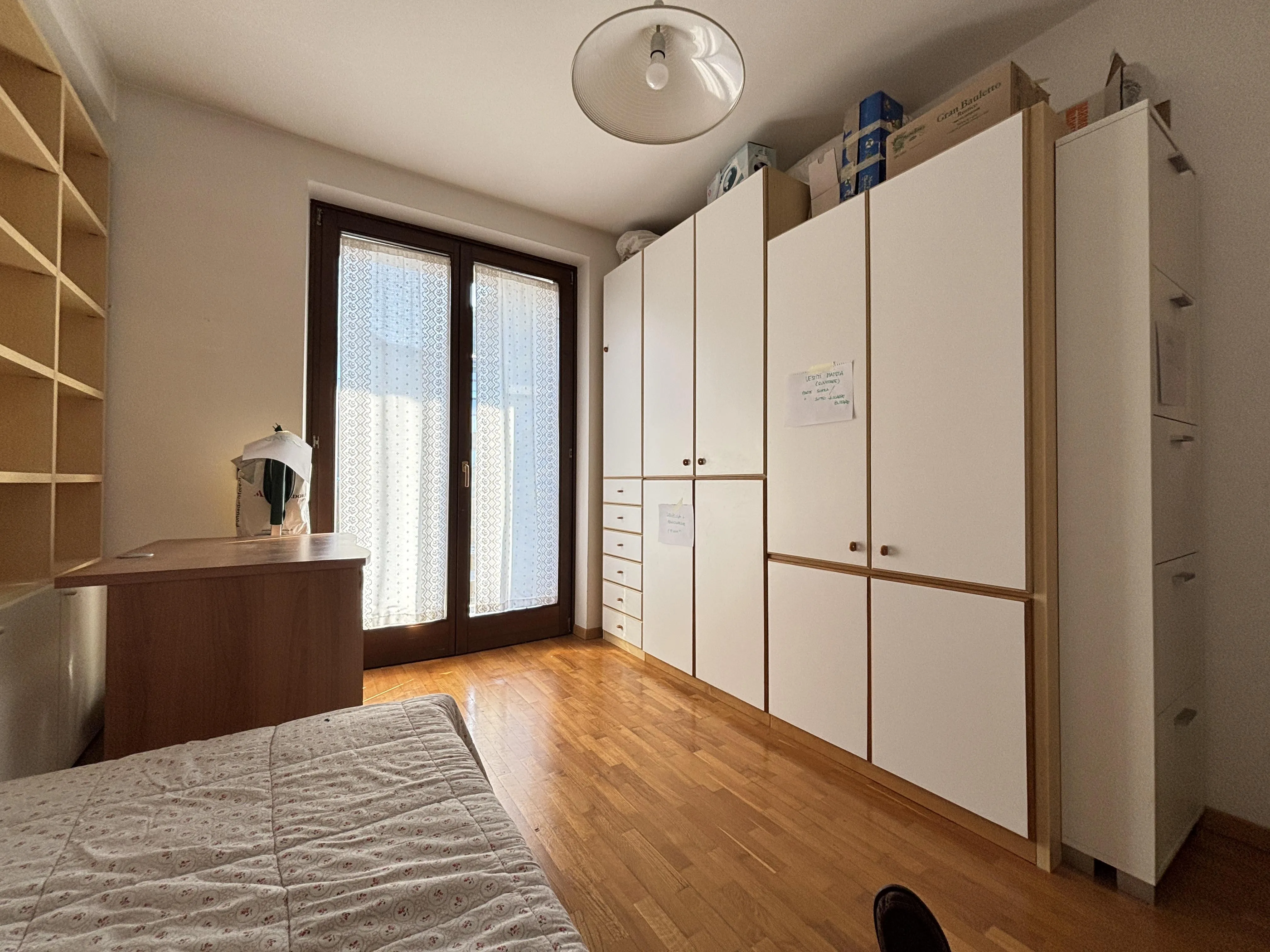 Ampio appartamento con tre camere, due bagni e garage - immagine 21